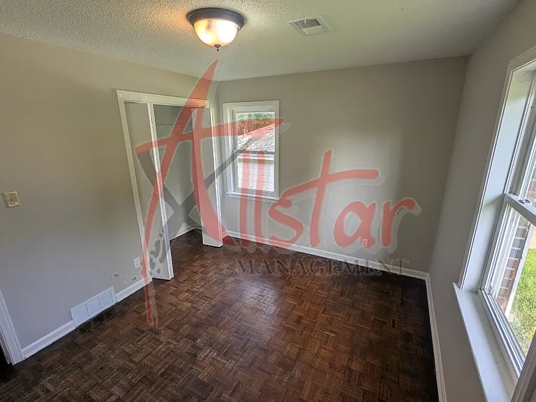 1319 Stateline Rd E — Photo 6