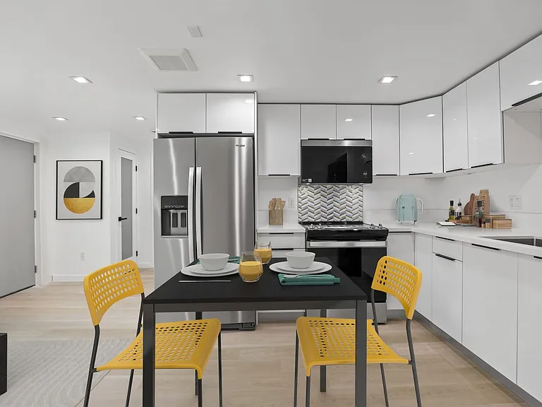 2561 W Avenue 30 — Photo 17