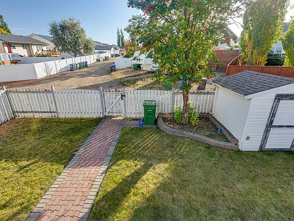 4th image of 13 W Dumas Cres