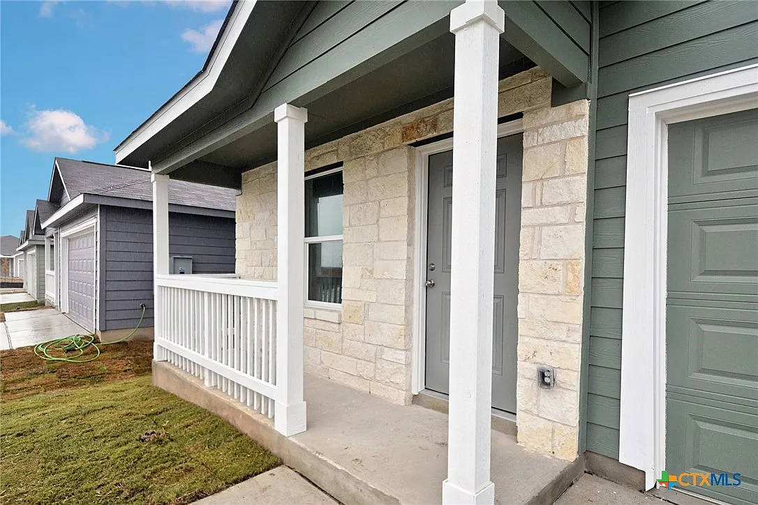 4 bed, 2.5 bath, 1874 sqft, $1,650 — Photo 1
