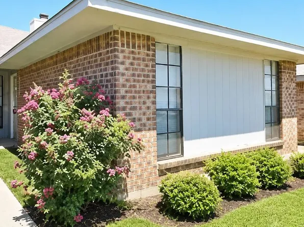 1915-1917 Spindletop Dr, Duncanville, TX 75137