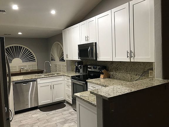 5th image of 16125 E Glenpoint Dr