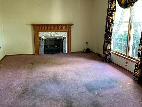 3rd image of 308 E Field Dr