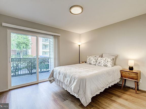 3rd image of 3312 Wyndham Cir APT 104