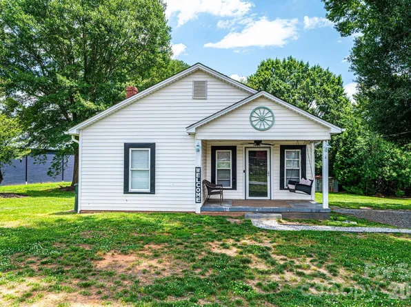 1460 17th St NE, Hickory, NC 28601