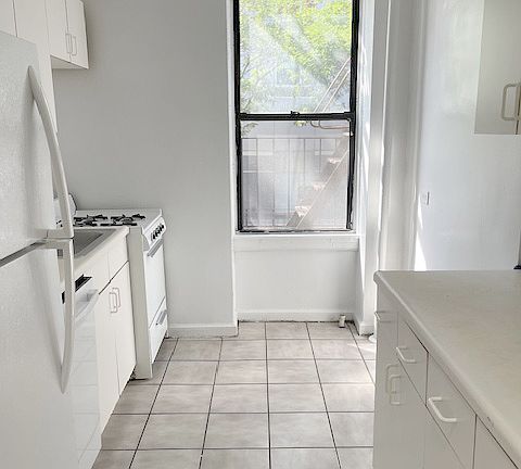 4th image of 355 E 88th St APT 2C