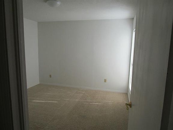 4th image of 4409 Vermont Ave