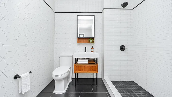 Bathroom, photo 2