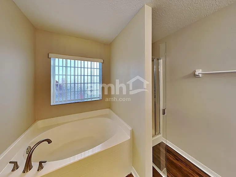 1913 Southern Oak Loop — Photo 14