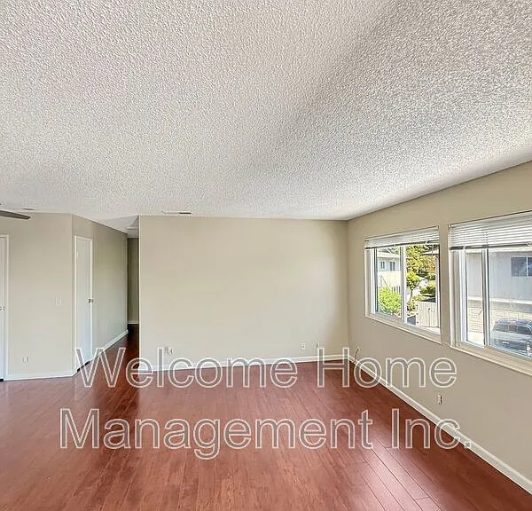 1037 Mohr Ln #D — Photo 3