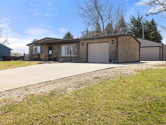 2nd image of 2604 Hilltop Dr