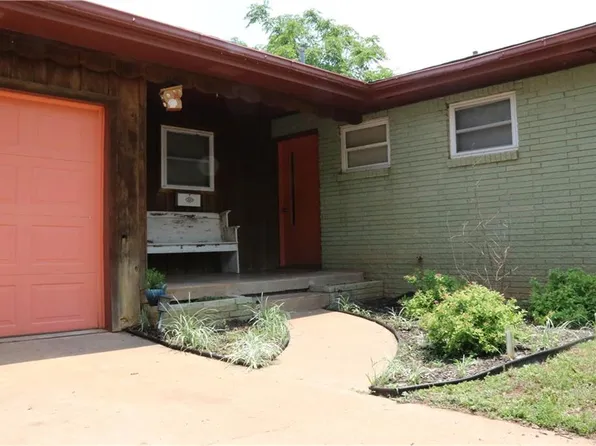 217 S 10th St, Kingfisher, OK 73750