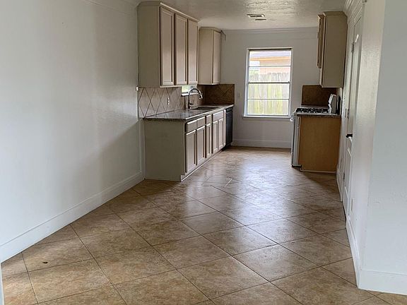 3rd image of 717 Heron Ln