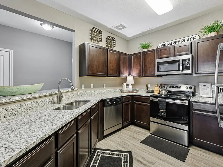 The Landing at Little Elm Apartments — Photo 37