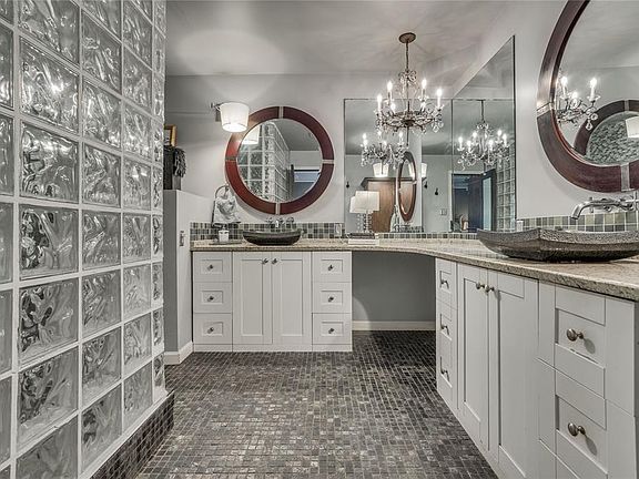3rd image of 9370 Briarhurst Dr