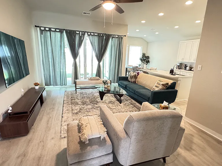1310 Stone Manor Trl — Photo 3