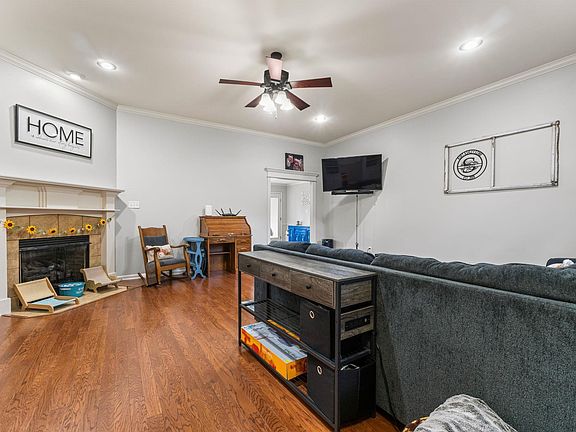 5th image of 2902 Millbrook Dr
