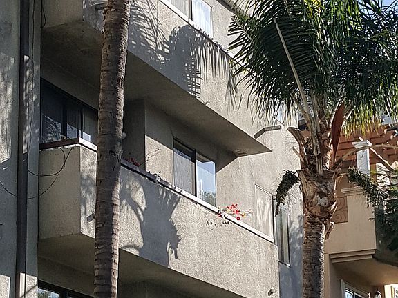 Top Floor End Unit / MAXIMUM Privacy