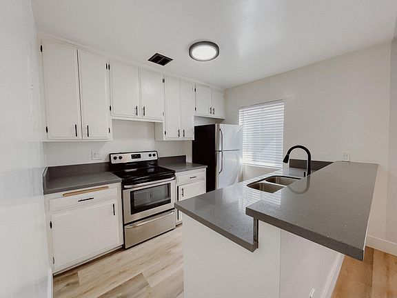 5th image of 8011 Romaine St APT 113