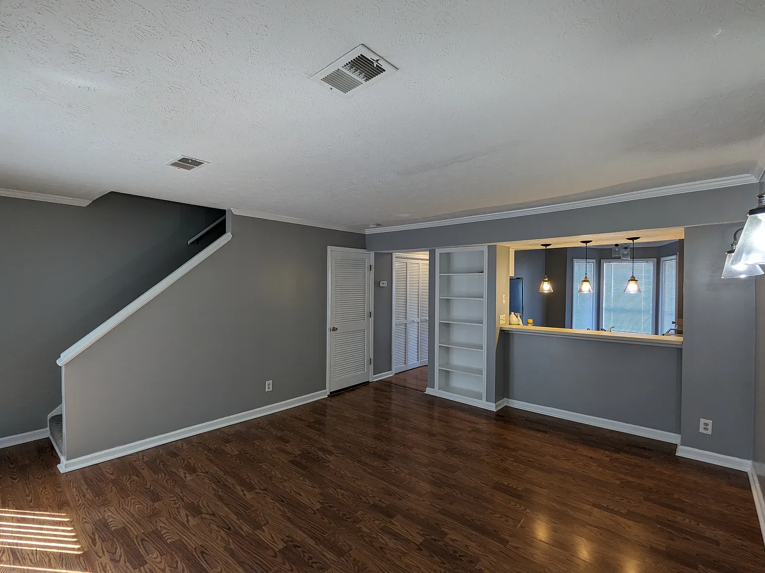 2 bed, 1.5 bath, 1092 sqft, $1,400 — Photo 2