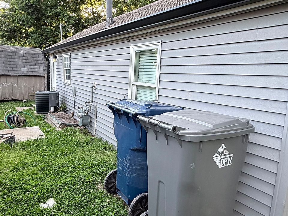 2nd image of 2550 Collier St