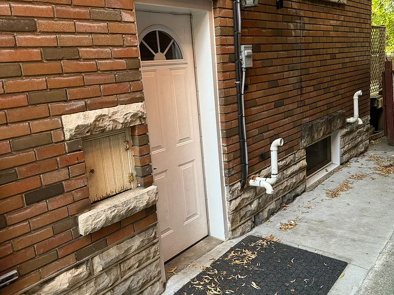 266 Dalhousie St #LOWER — Photo 3