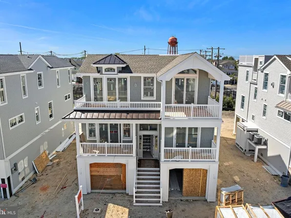 318 3rd St, Beach Haven, NJ 08008