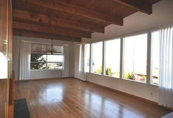 living area without furiture