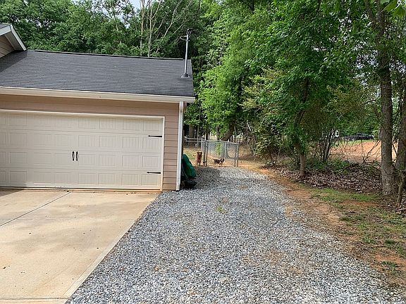 2nd image of 418 Starrs Bridge Rd