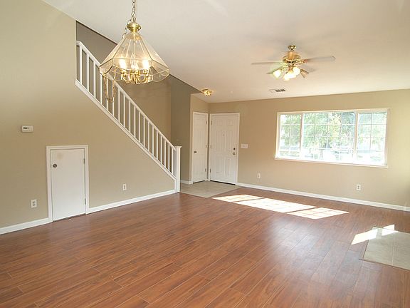4th image of 2850 Malik Ave