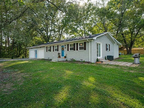 4th image of 379 Crawford Cir