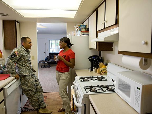 We offer a variety of housing options for single and unaccompanied service members.