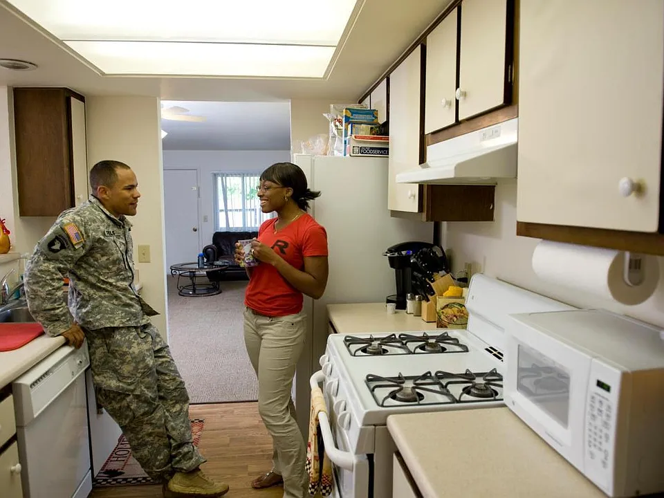 We offer a variety of housing options for single and unaccompanied service members.