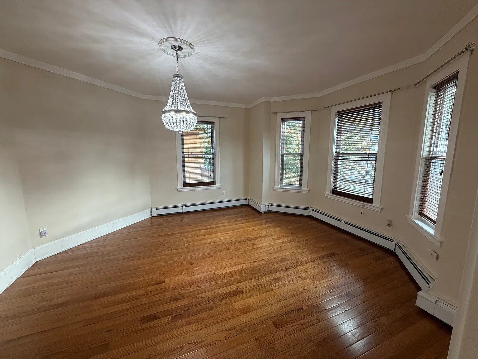 3 bed, 1100 sqft, $3,000 — Photo 4