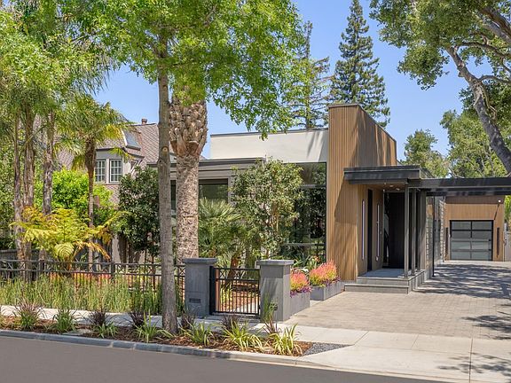 2nd image of 1027 Waverley St