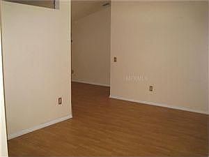 2nd image of 109 Pin Oak Pl