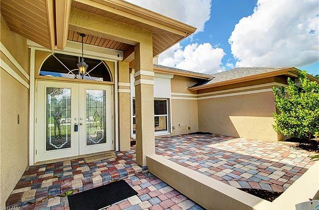 1st image of 1060 SE 20th Pl