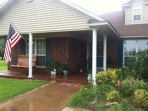 2nd image of 33 Arrowhead Ln