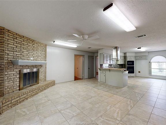 4th image of 4224 Deerfield Dr