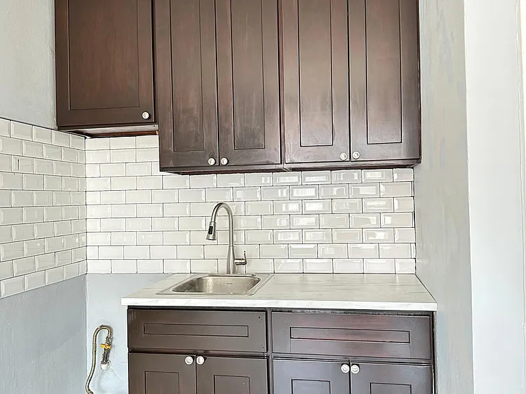336 Clinton Pl #102 — Photo 2