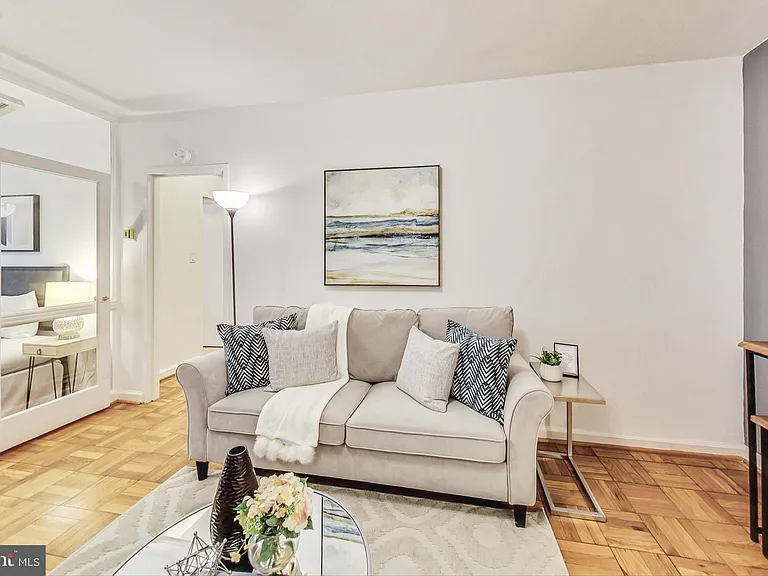 1 Scott Cir #116 — Photo 4