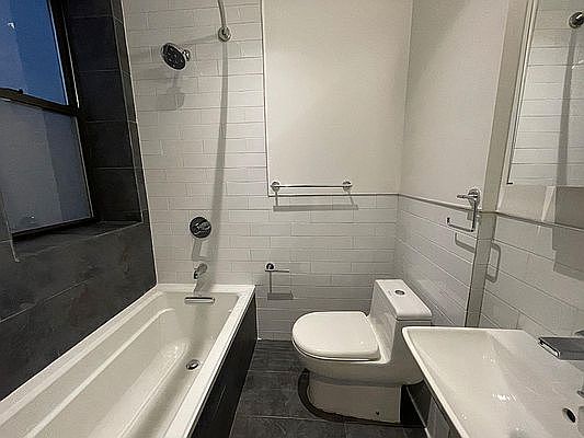 4th image of 440 10th Ave #3F