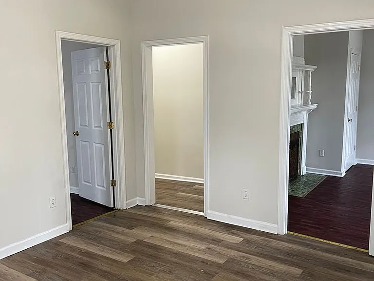 374 Park Ave — Photo 28