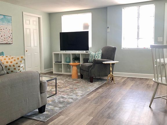 3rd image of 2727 Oak St #2