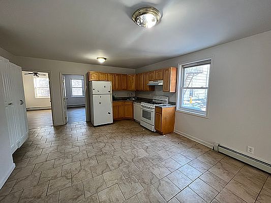 2nd image of 107 Bay 50 St #2
