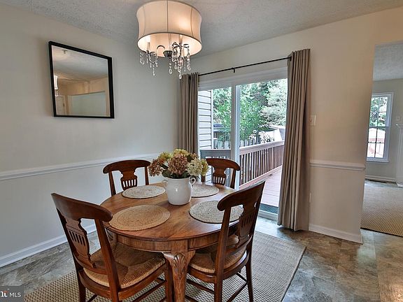 4th image of 1009 Jeanett Way