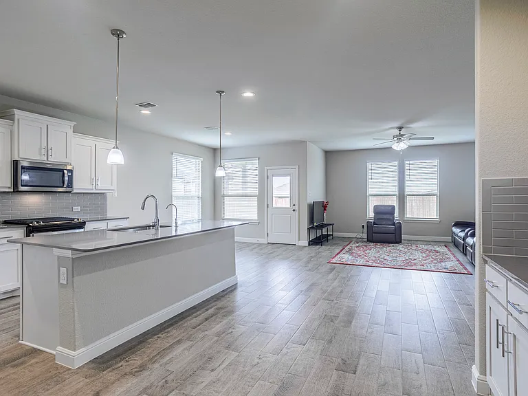 15825 Bronte Ln — Photo 5