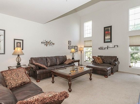 5th image of 2164 Yale Cir