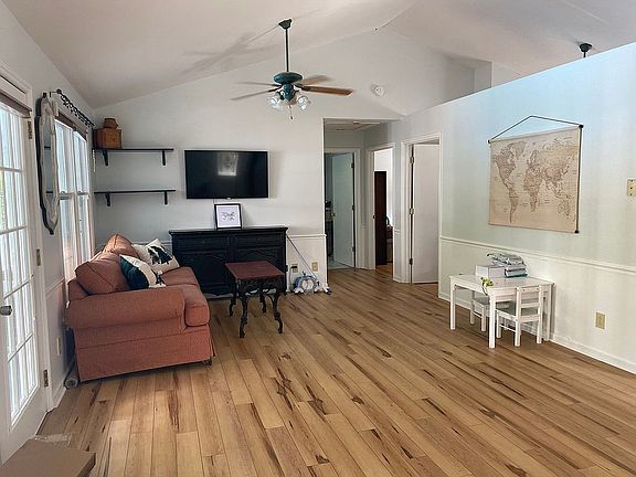 Apartment - 2bdr/1ba