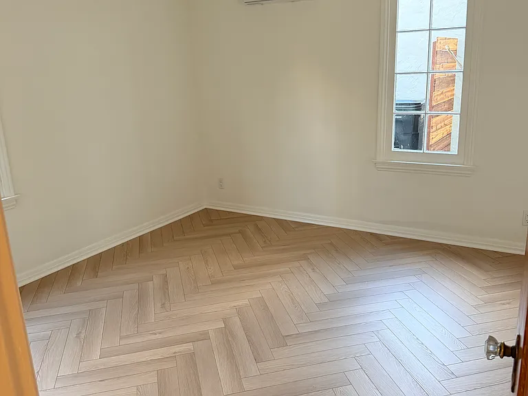 2nd large bedroom - easily fits queen or full bed
